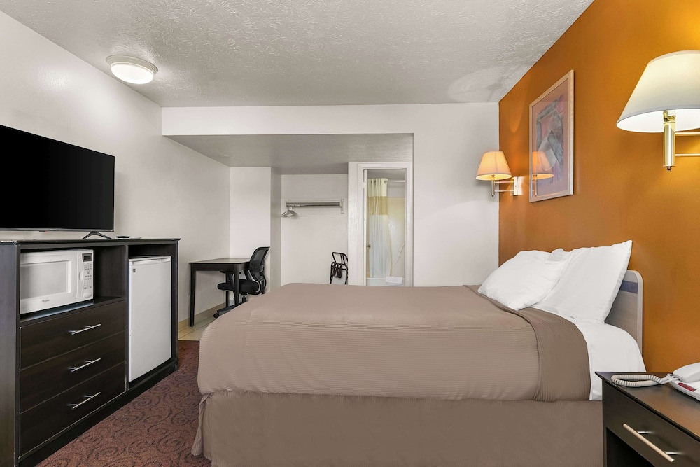 Americas Best Value Inn Lincoln - photo 15