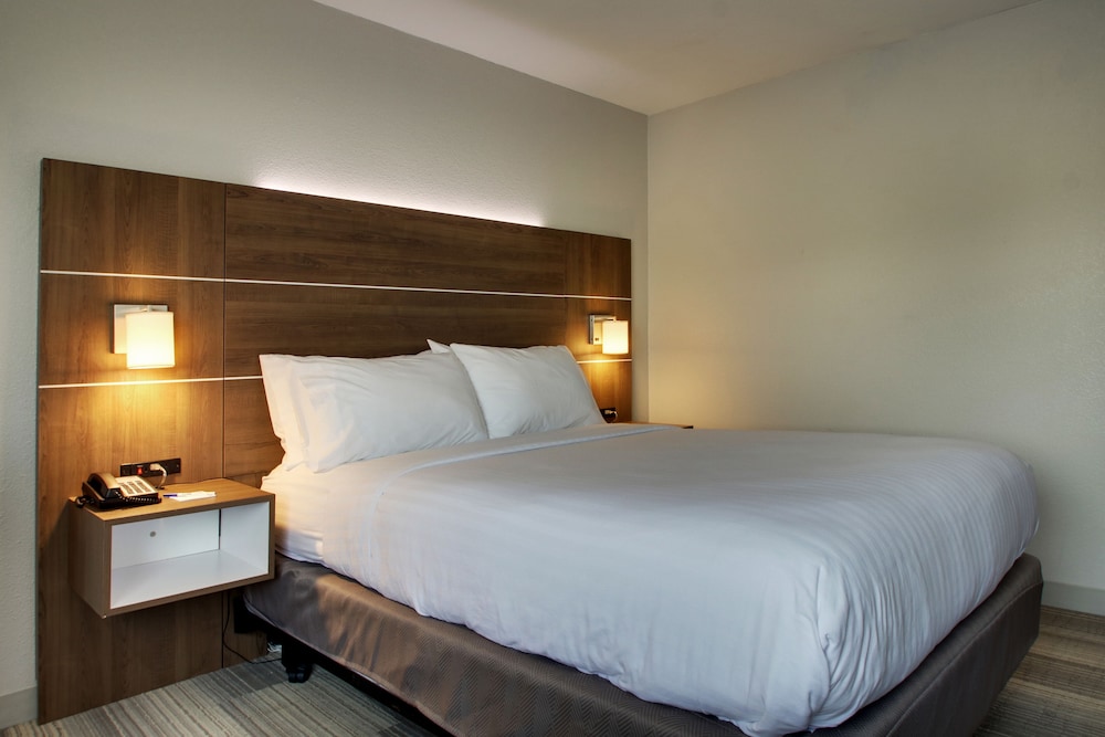 Holiday Inn Express & Suites Wapakoneta by IHG - photo 39