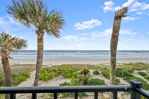 Green Palms Oceanfront 2 Bed Townhouse — 4-Star Luxury Hotel in Ponce Inlet, United States