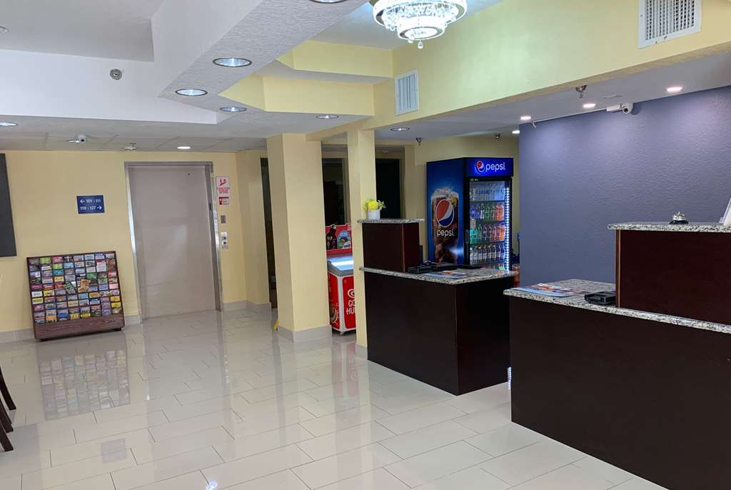 Days Inn & Suites by Wyndham Tampa Raymond James Stadium - photo 8