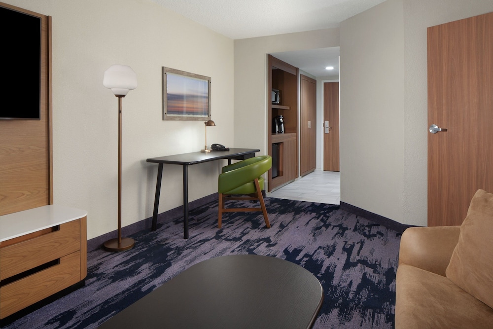 Fairfield Inn & Suites by Marriott Charleston - photo 17