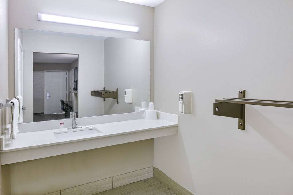 Super 8 By Wyndham Moss Point - photo 25