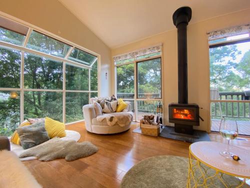 Sassafras Treehouse Private home in the Dandenong Ranges Victoria — 4-Star Luxury Hotel in Sassafras, Australia