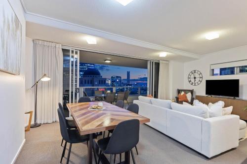 Skyline hosted by AAB — 4-Star Luxury Hotel in Brisbane, Australia