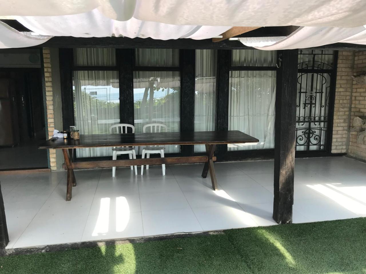 Linda Casa frente mar pé na areia Itapema SC Ar Wi fi Smart Tv