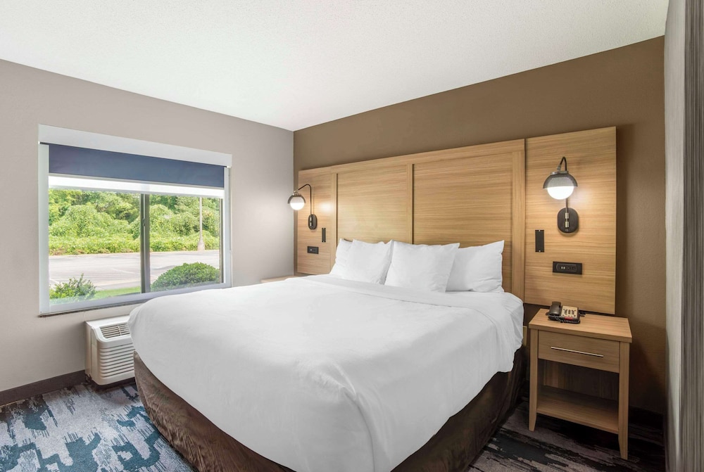 Comfort Suites At WestGate Mall - photo 8