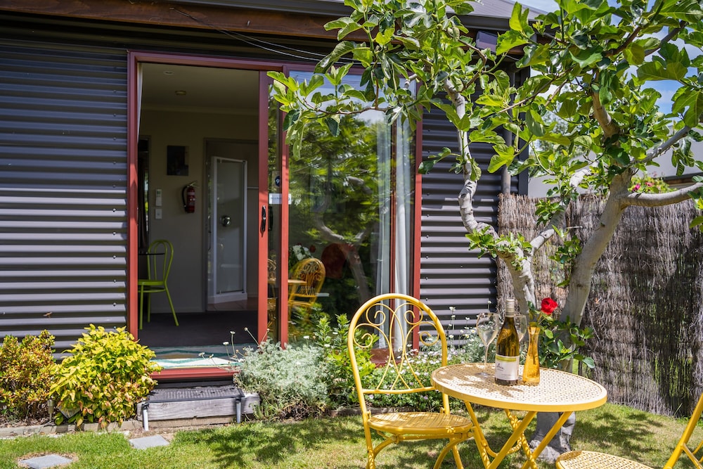 Cosy Contemporary Hideaway — hotel in Wanaka