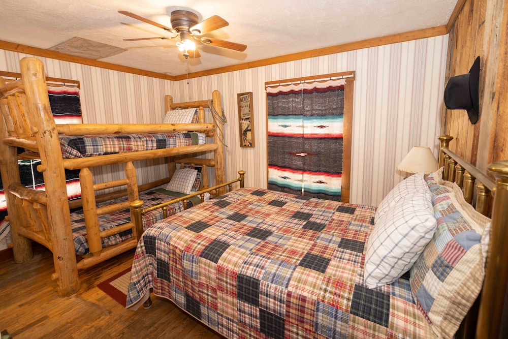 The Hand Hotel Bed & Breakfast - photo 22