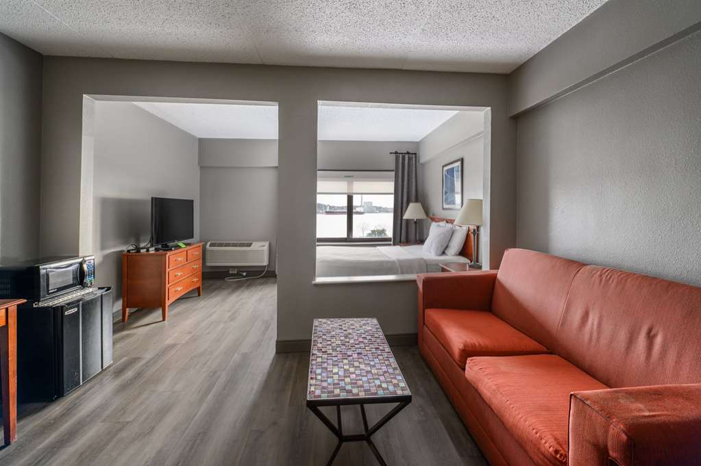 La Quinta Inn & Suites by Wyndham New Haven - photo 20