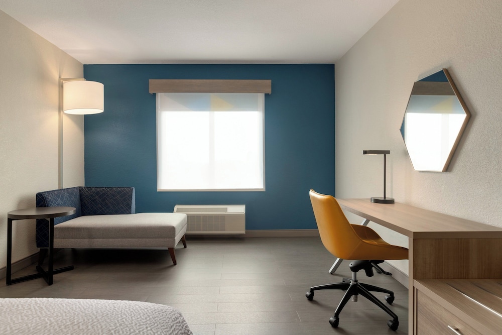 Holiday Inn Express & Suites Fort Lauderdale Airport South by IHG - photo 9