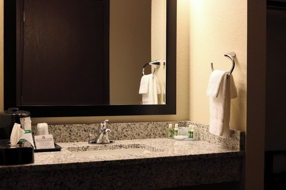 Cobblestone Inn & Suites Newton - photo 18