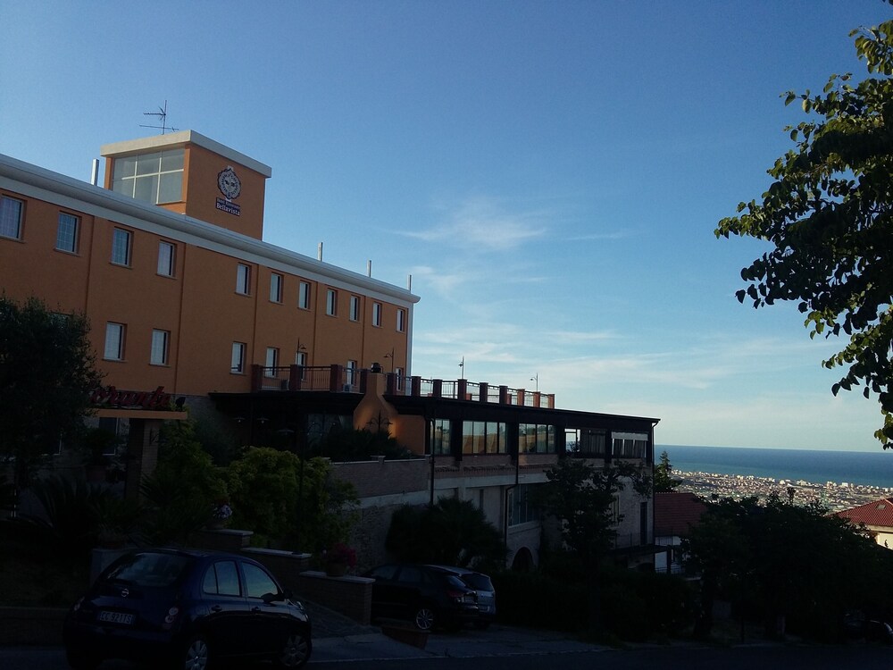 Hotel Ristorante Bellavista — hotel in Colonnella