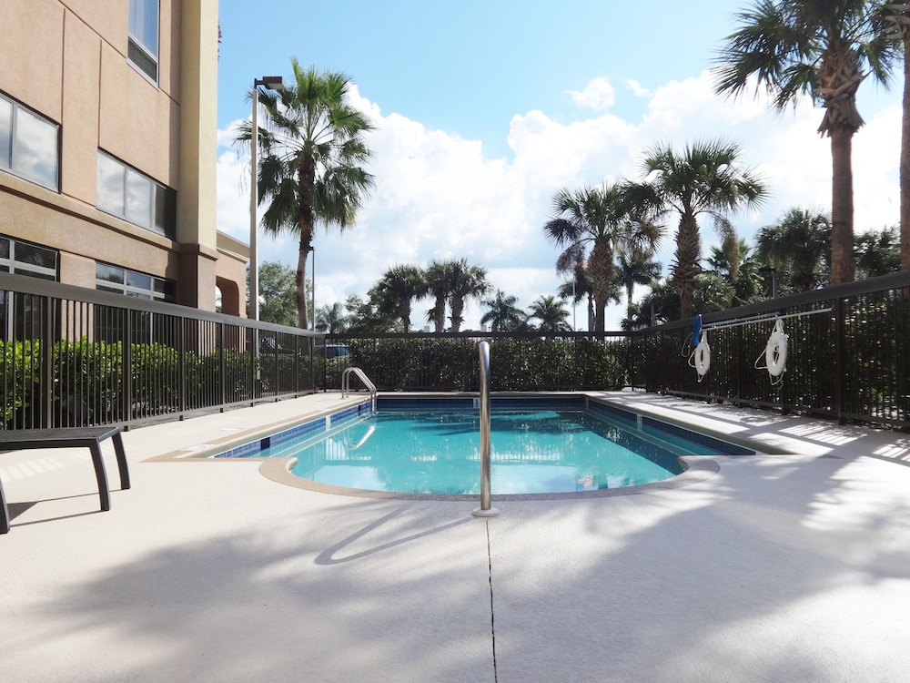 Hampton Inn & Suites Port St. Lucie West - photo 15