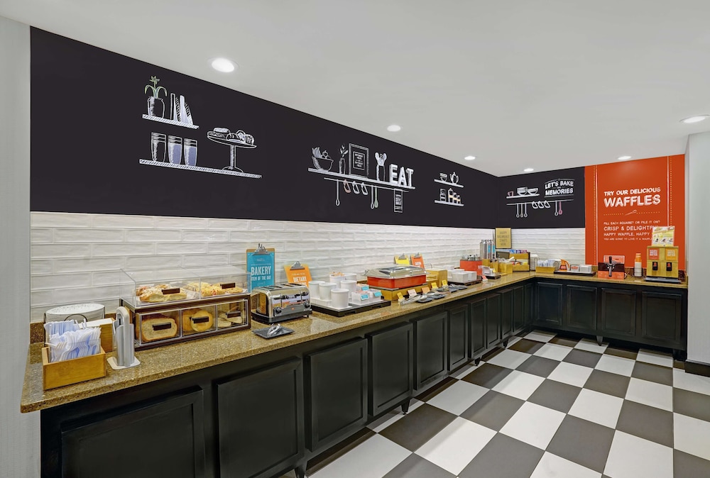 Hampton Inn Utica - photo 23