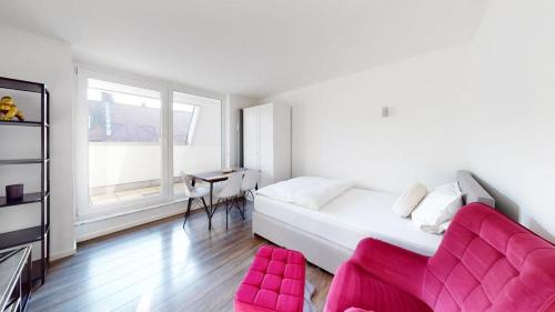 Spacious 4 Bedroom Apartment near City Center — 4-Star Luxury Hotel in Munich, Germany