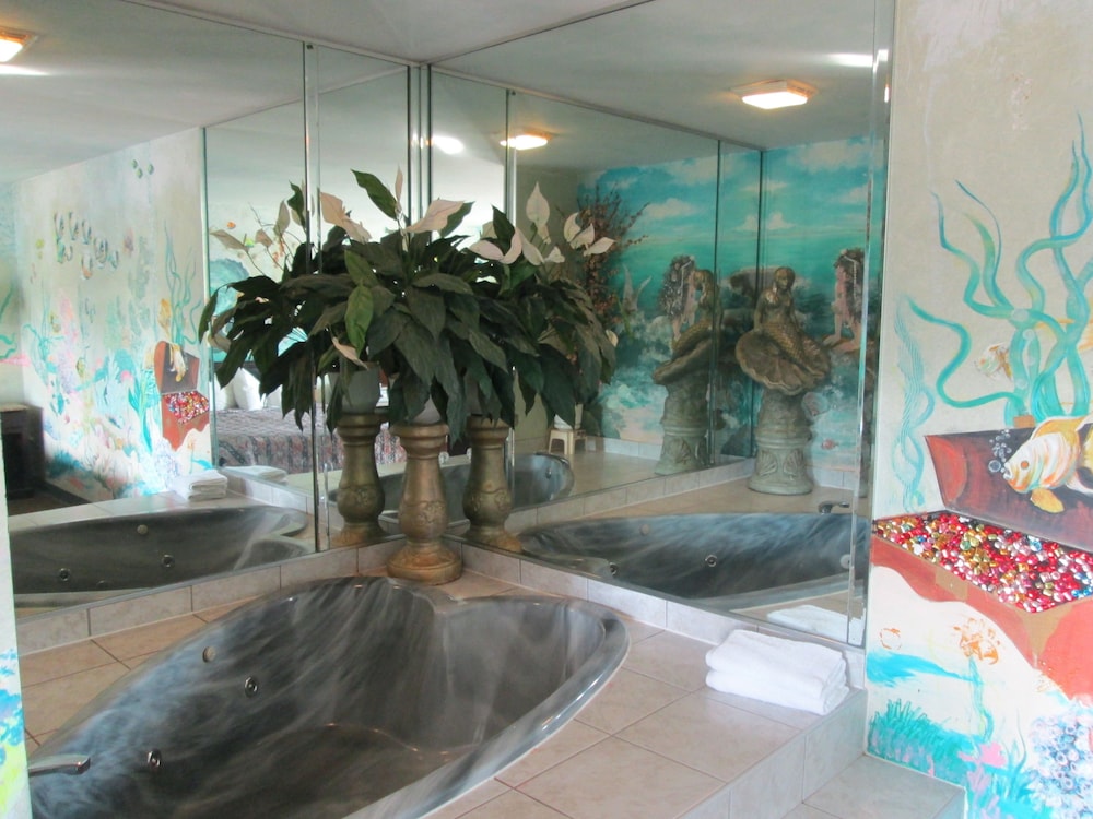 Delux Inn & Suites - photo 13