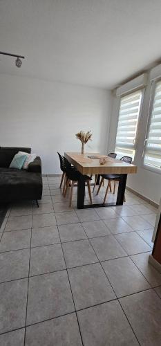 Le Cocon de Soie Superbe T3 a Vaulx En Velin — hotel in Vaulx-En-Velin