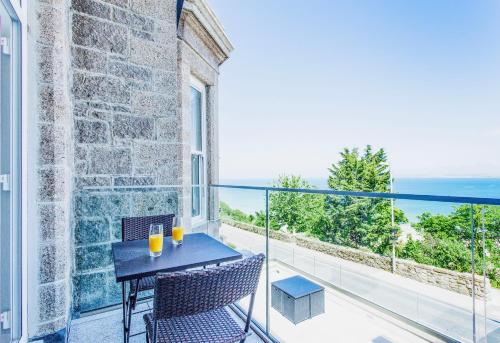 Porthminster View Luxury Sea Views Balcony Parking Pool Spa & Gym — 4-Star Luxury Hotel in St Ives, United Kingdom