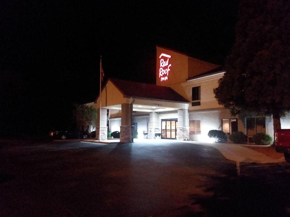 Red Roof Inn Hendersonville - photo 5