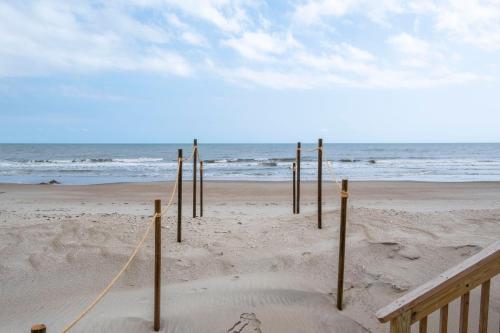 Wahoo by Oak Island Accommodations - photo 7
