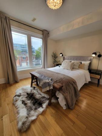 Cozy 3BR Retreat with Dedicated Work table and Parking in Toronto, Canada