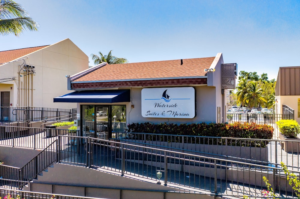 Waterside Suites & Marina - photo 35