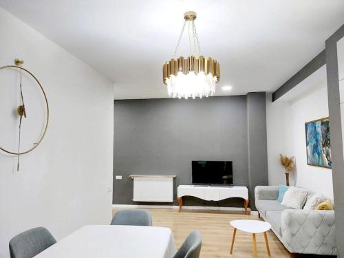 Luxury 2 BR Apartment in Isani