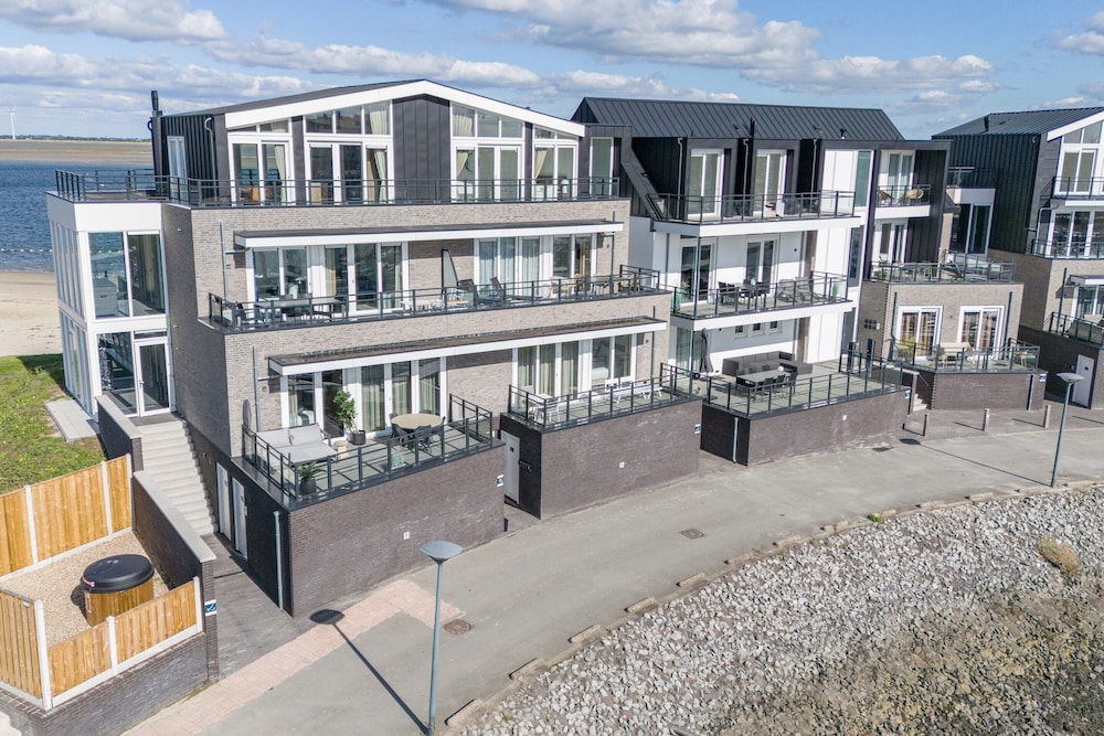 House by Lake Sint Annaland near Marina — 4-Star Luxury Hotel in Goes, Netherlands