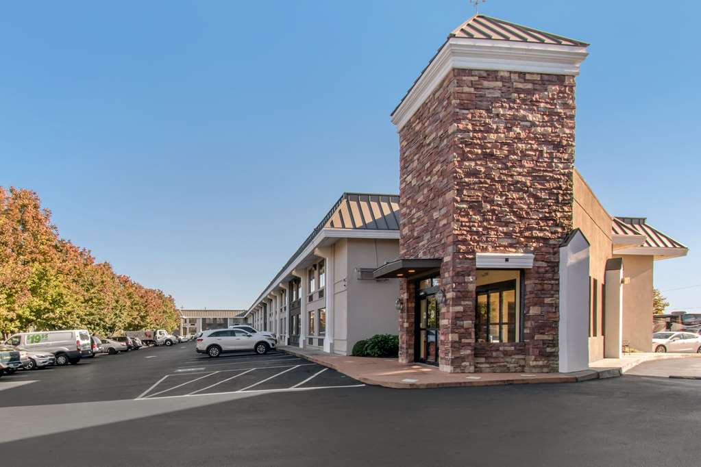 Quality Inn Harrisburg Downtown Riverfront - photo 3