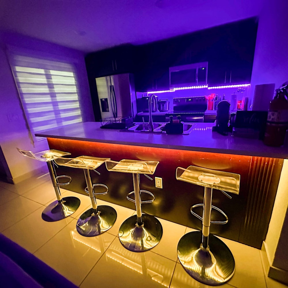 Vacay Spot experience Luna Sky 65 TV BAR BBQ SHOWER massage jets music to FL Keys - photo 22