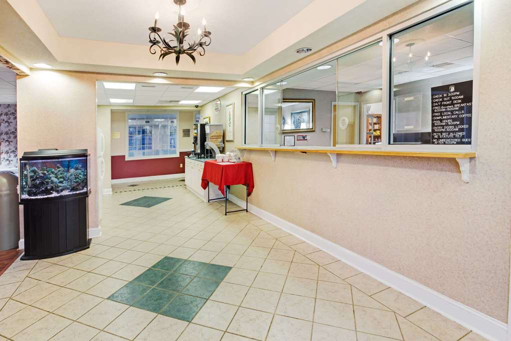 Super 8 by Wyndham Salisbury — hotel in Salisbury