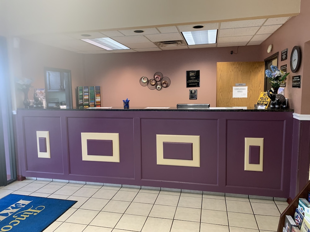 Lincoln Inn Express Hotel and Suites - photo 2
