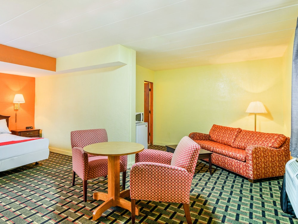 OYO Hotel Downtown Peoria I 74 - photo 31
