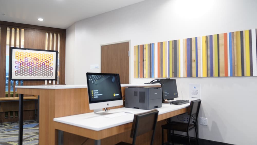 Holiday Inn Express & Suites Dallas Central Market Center by IHG - photo 30