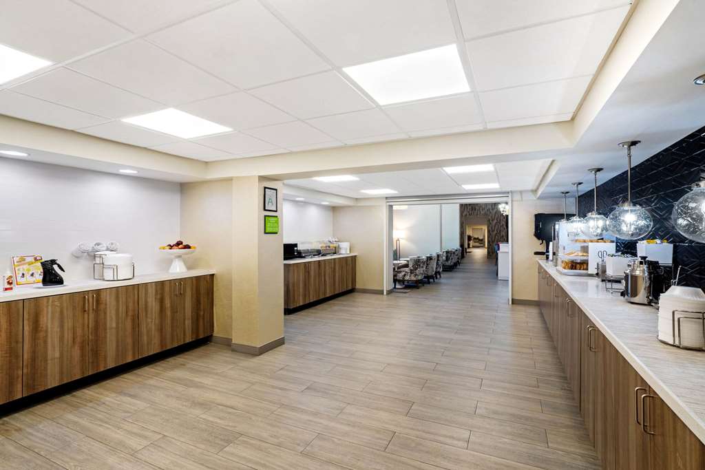 La Quinta Inn & Suites by Wyndham Columbus MS - photo 32
