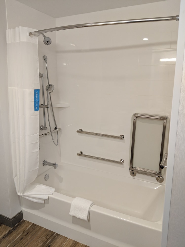 Hampton Inn & Suites Rocky Hill Hartford South - photo 32