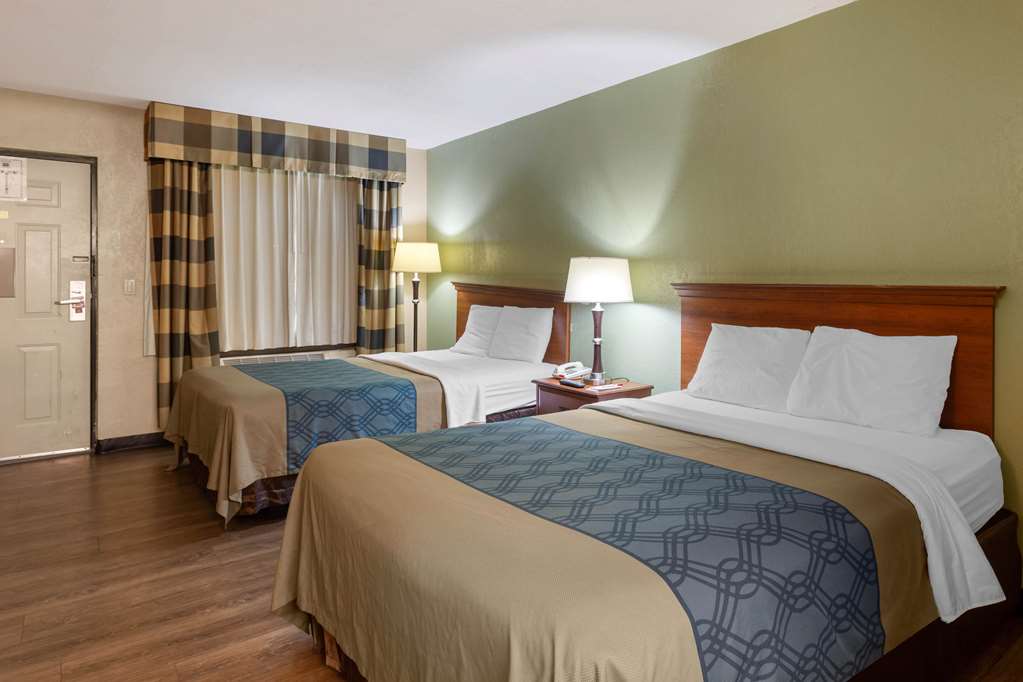 Econo Lodge Belton Kansas City South - photo 12