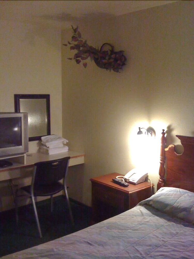 Chelsea Inn Hotel - photo 12