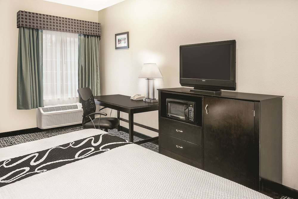 Spark by Hilton San Antonio Dominion - photo 40