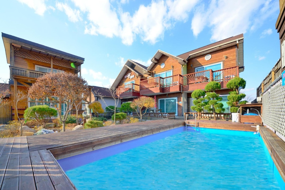 Gyeongju Dahwyang Pension — 4-Star Luxury Hotel in Gyeongju, South Korea