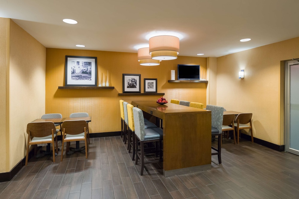Hampton Inn Manhattan Times Square South - photo 31