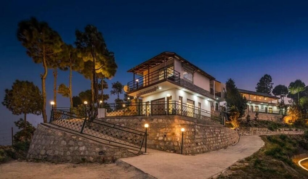 Astre Vue Resort in Lansdowne, India