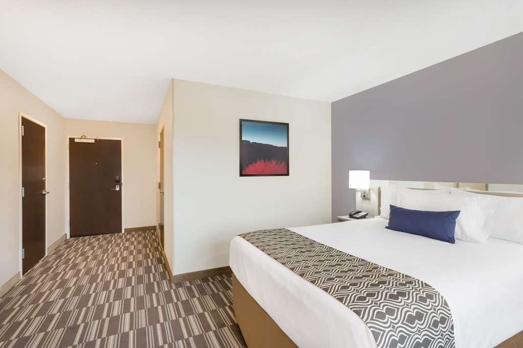 Microtel Inn & Suites by Wyndham Springville Provo - photo 10