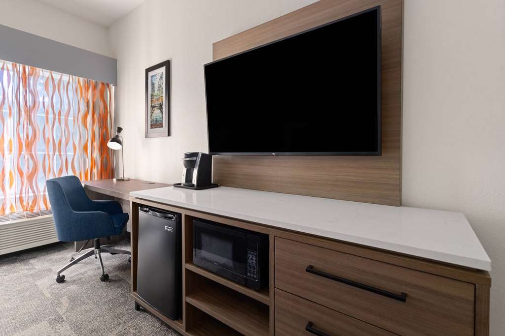 La Quinta Inn & Suites by Wyndham Atlanta South Newnan - photo 24