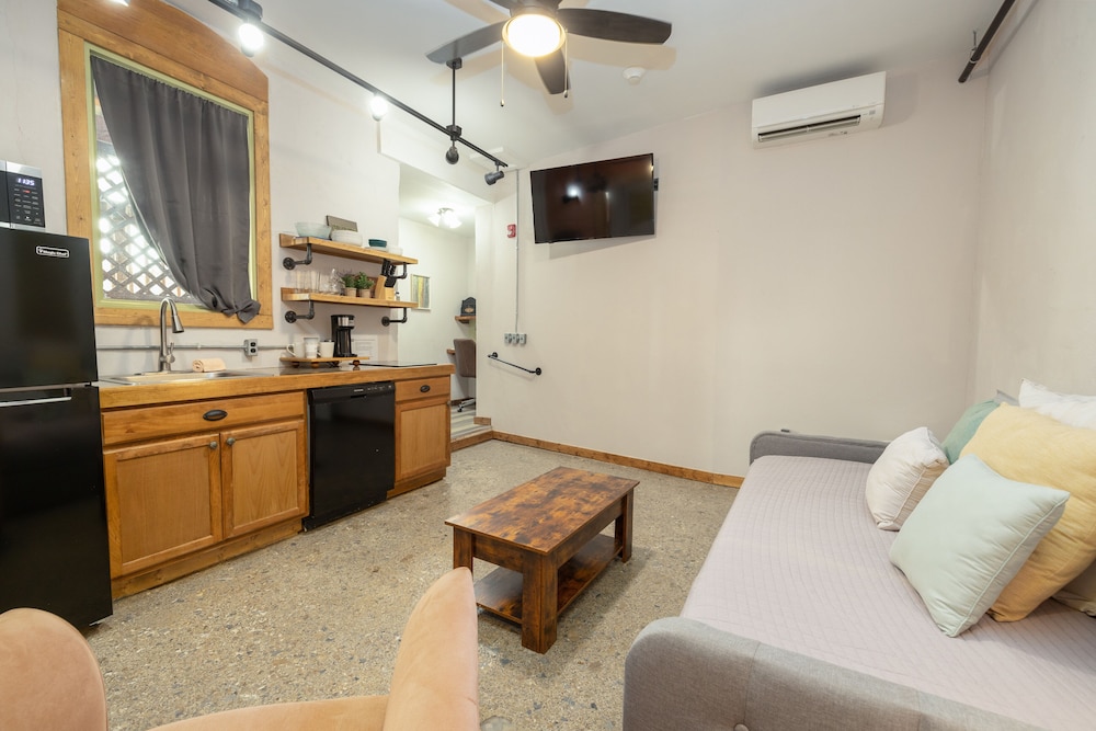 Hartwell Suites - photo 23