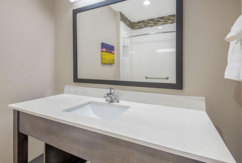 La Quinta Inn & Suites by Wyndham Weatherford OK - photo 16