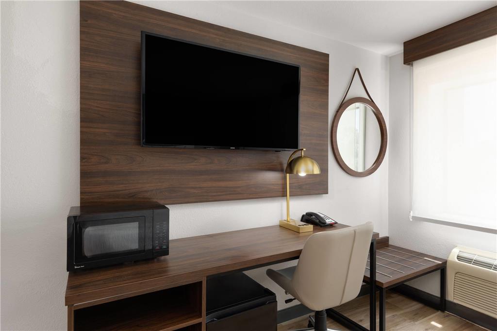 La Quinta Inn & Suites by Wyndham Springdale - photo 19