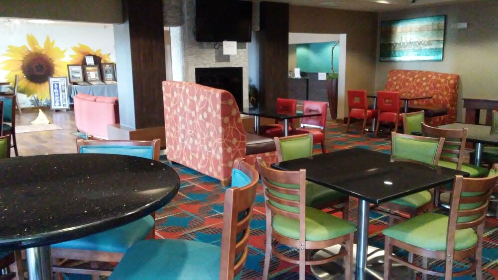 Holiday Inn Express & Suites Junction City by IHG - photo 20