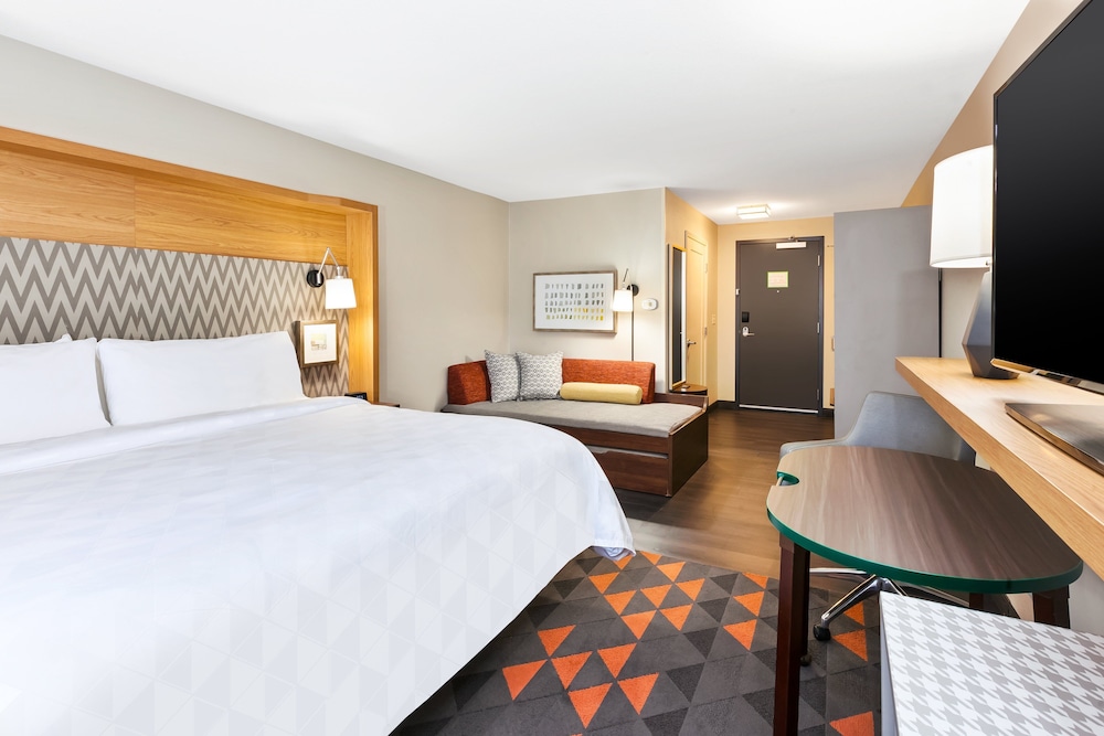 Holiday Inn & Suites Toledo Southwest Perrysburg by IHG - photo 6