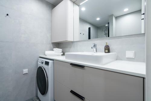 Dream Stay Modern Design Apartments with Balcony & Free parking